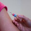 ‘Een vaccinatiebewijs tegen corona in 2021 is zo’n slecht idee nog niet’