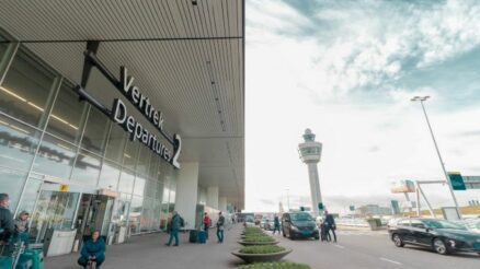 Snelle coronatest voor reizigers op Schiphol Airport